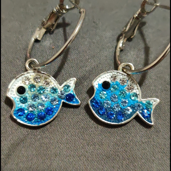 Fish earring - Picture 2 of 2
